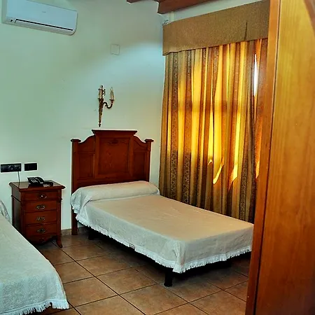 Alfonso Viii Hotel 3*