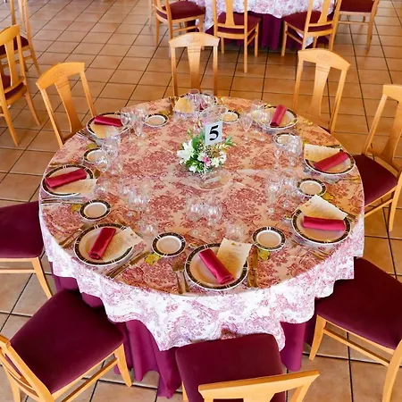 Hotel Alfonso Viii 3*